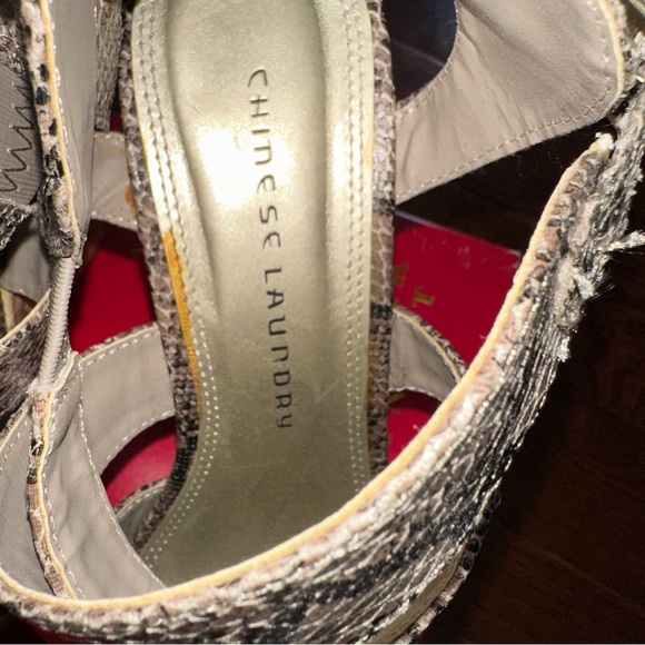 Chinese Laundry snake skin wedge heels - Picture 6 of 12